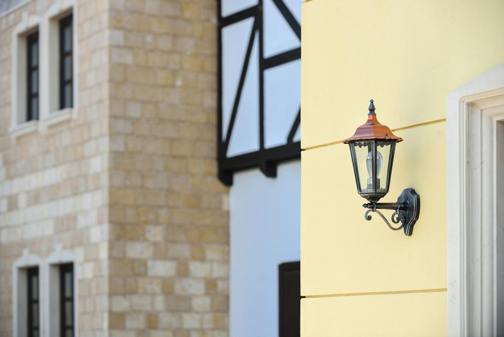 Hotel Castel Royal Mosnita Noua Exterior photo
